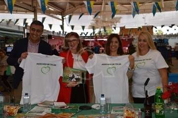 Presentación del calendario solidario 2010 en el Mercado Municipal de Telde (Foto TA)